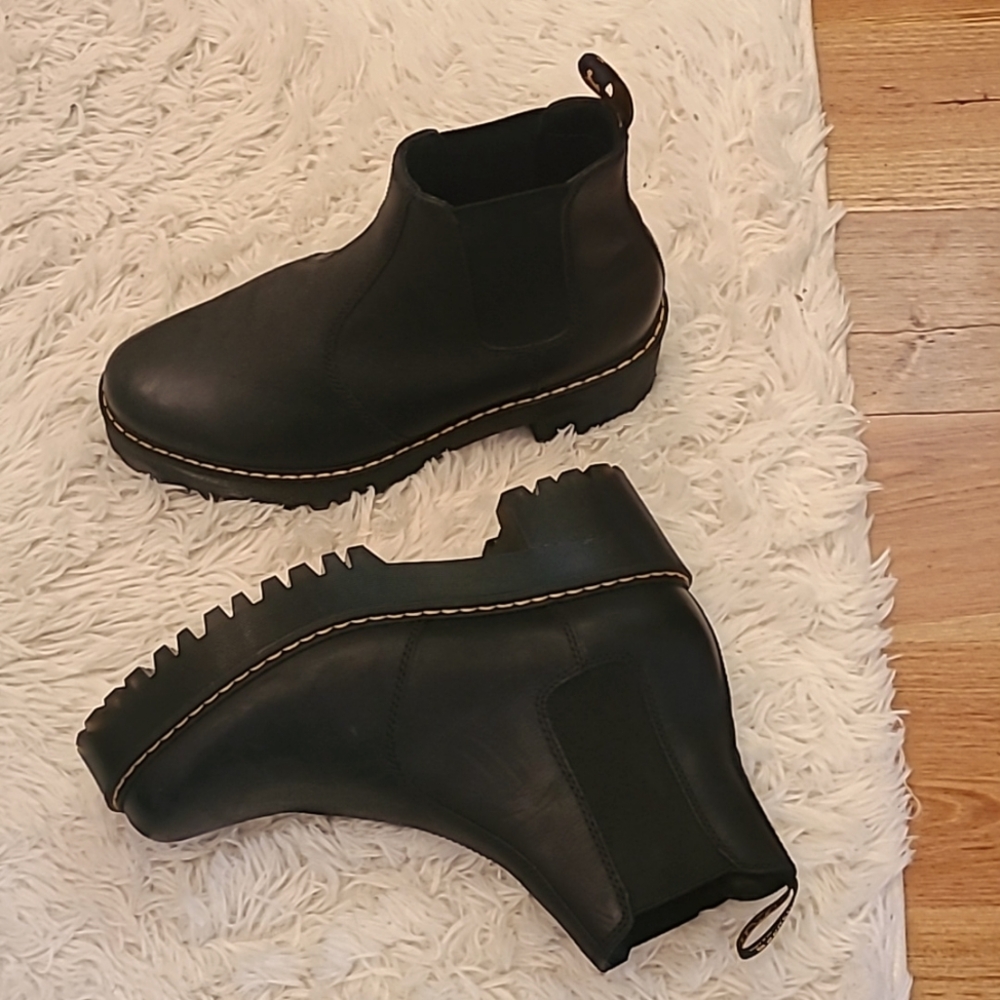 Dr. Martens Women's Rometty Boots size 10 black Doc platform worn once!